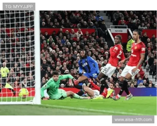 曼联大变阵：约罗重返首发阵容，海文与卢克肖首度搭档