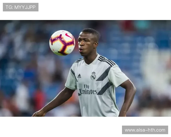 维尼修斯轻巧挑球过顶精彩绝伦——技艺与天赋的完美结合